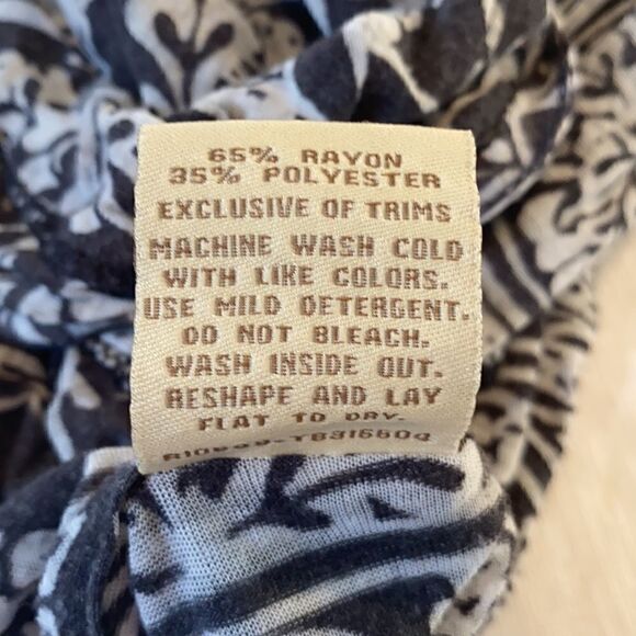 Very Cute Lightweight garment by Marika - Picture 6 of 6